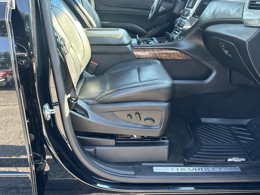 Used 2017 Chevrolet Suburban Premier AWD/4WD image 14