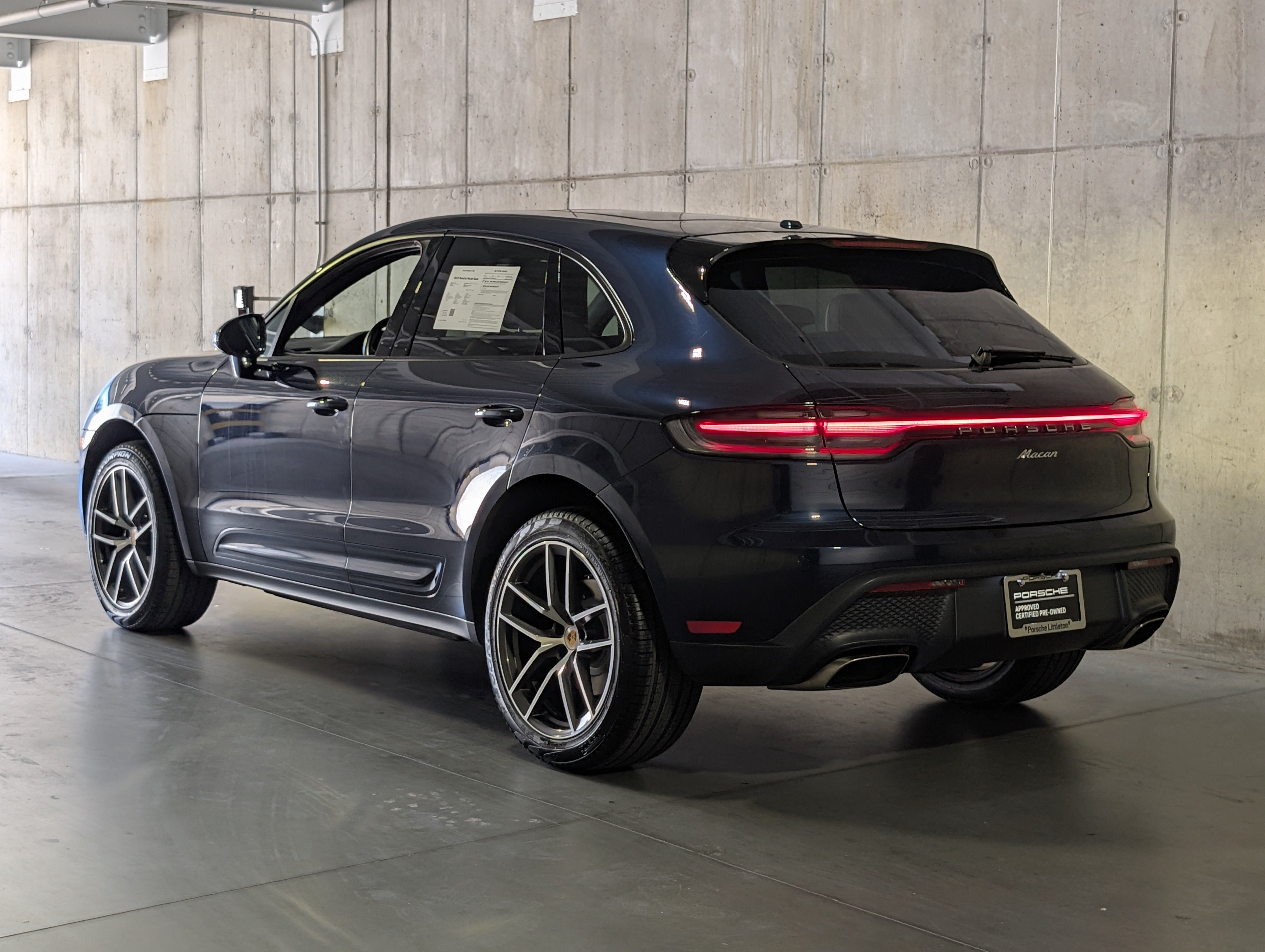 Certified 2023 Porsche Macan AWD/4WD image 3