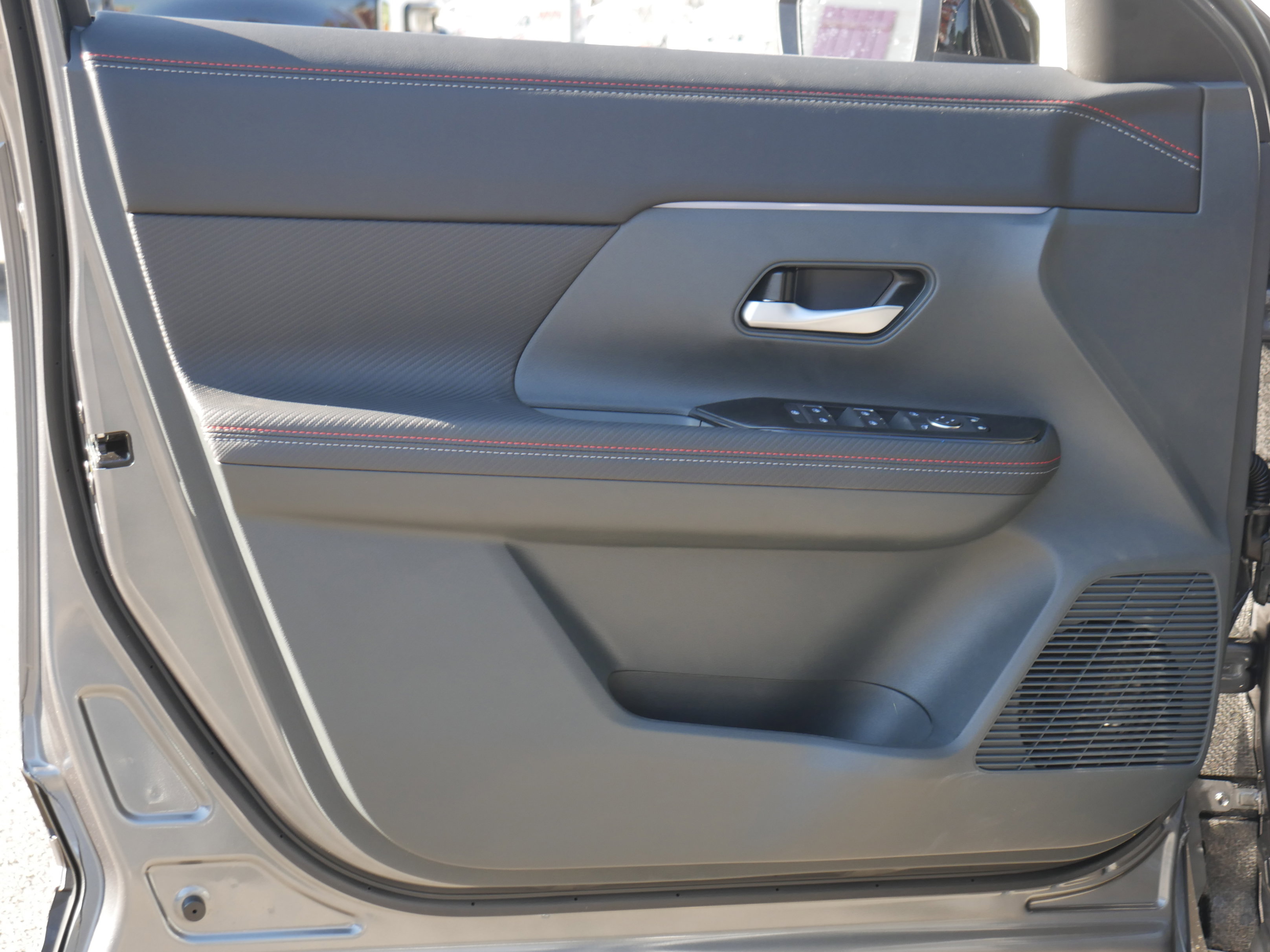 New 2026 Nissan Kicks SR w/ Cold Weather Package image 31