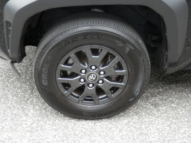 Used 2025 Toyota 4Runner SR5 AWD/4WD image 13