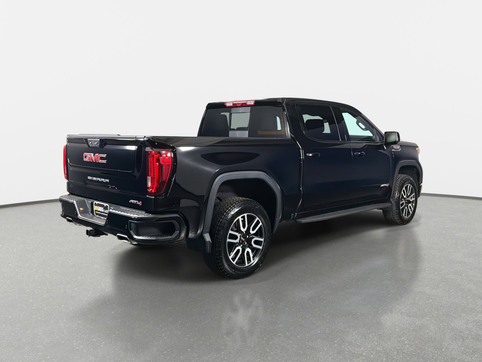 Used 2024 GMC Sierra 1500 AT4 w/ Technology Package AWD/4WD image 3