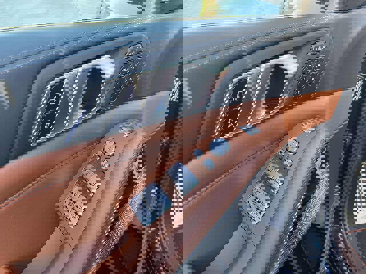 Certified 2023 BMW X7 M60i w/ Executive Package image 19