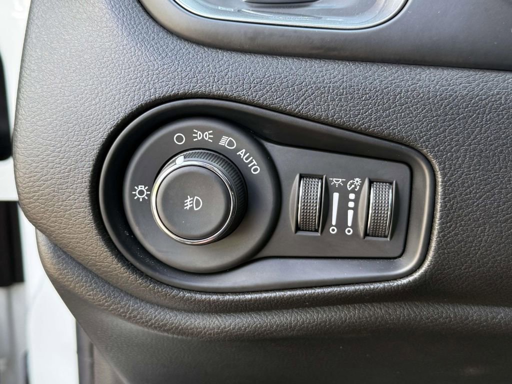 Used 2022 Jeep Renegade Limited w/ Sun, Sound & Wheels Group image 26