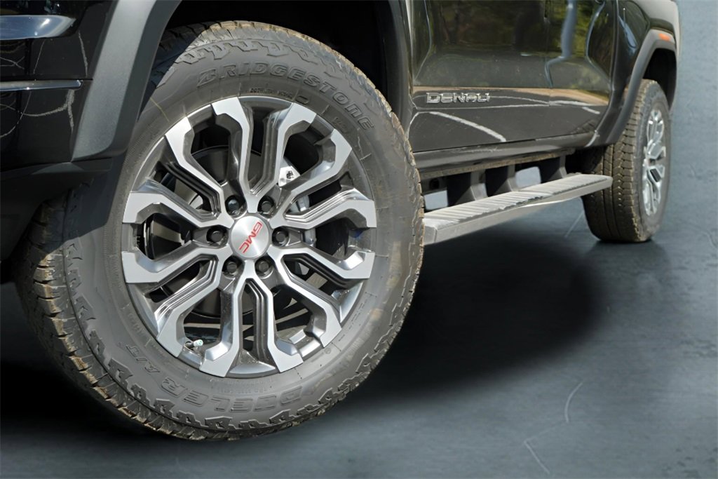 New 2026 GMC Canyon Denali image 3