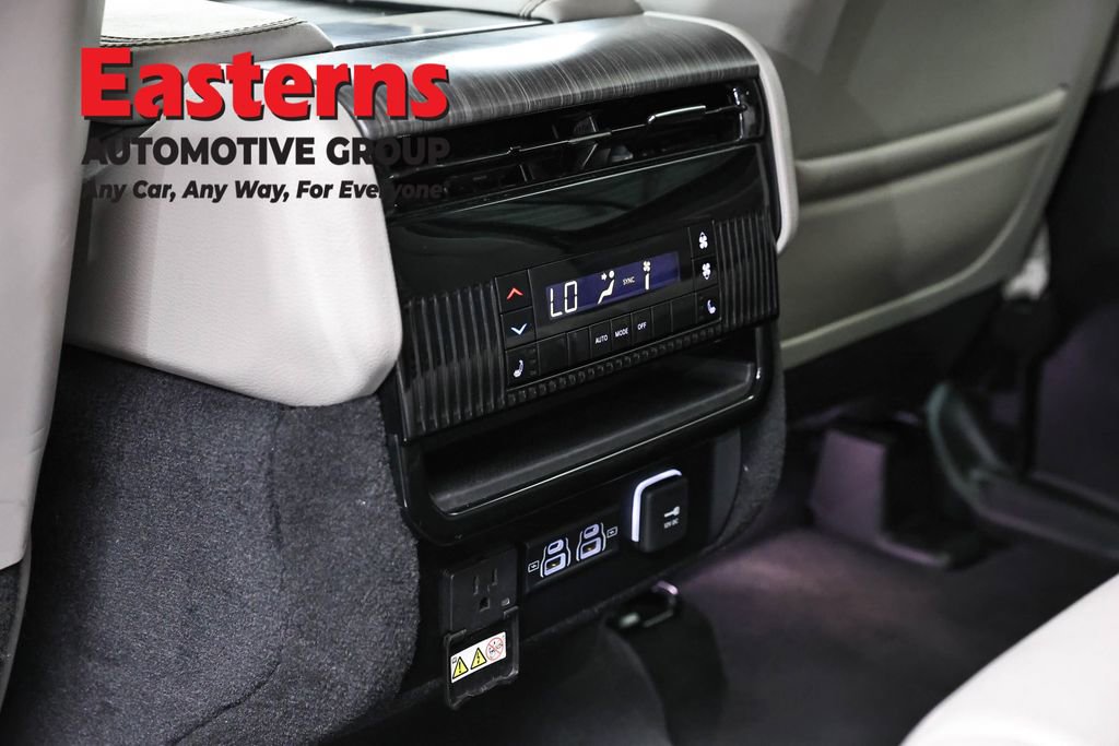 Used 2024 Jeep Wagoneer L Series II w/ Flexible Seating Group RWD image 24