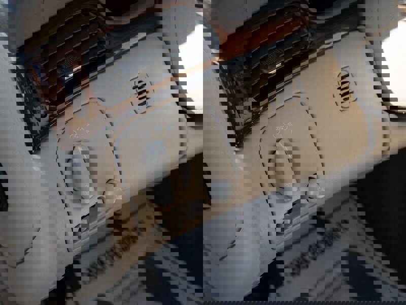 Used 1999 Cadillac Seville SLS w/ Personalization Pkg image 30