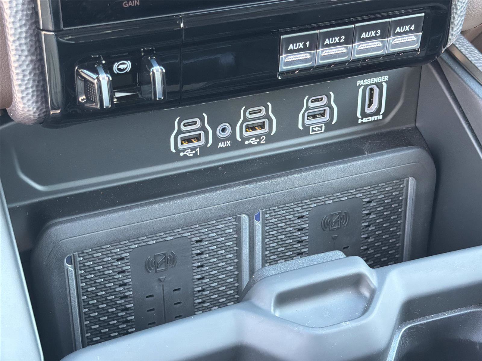 Used 2025 RAM 3500 Longhorn AWD/4WD image 32