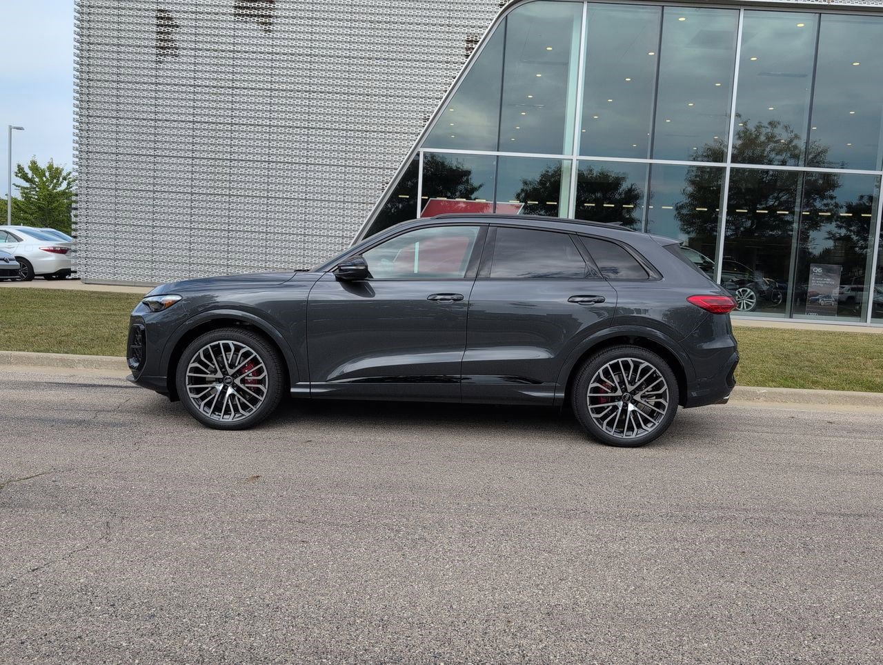 New 2025 Audi SQ5 Premium Plus image 31