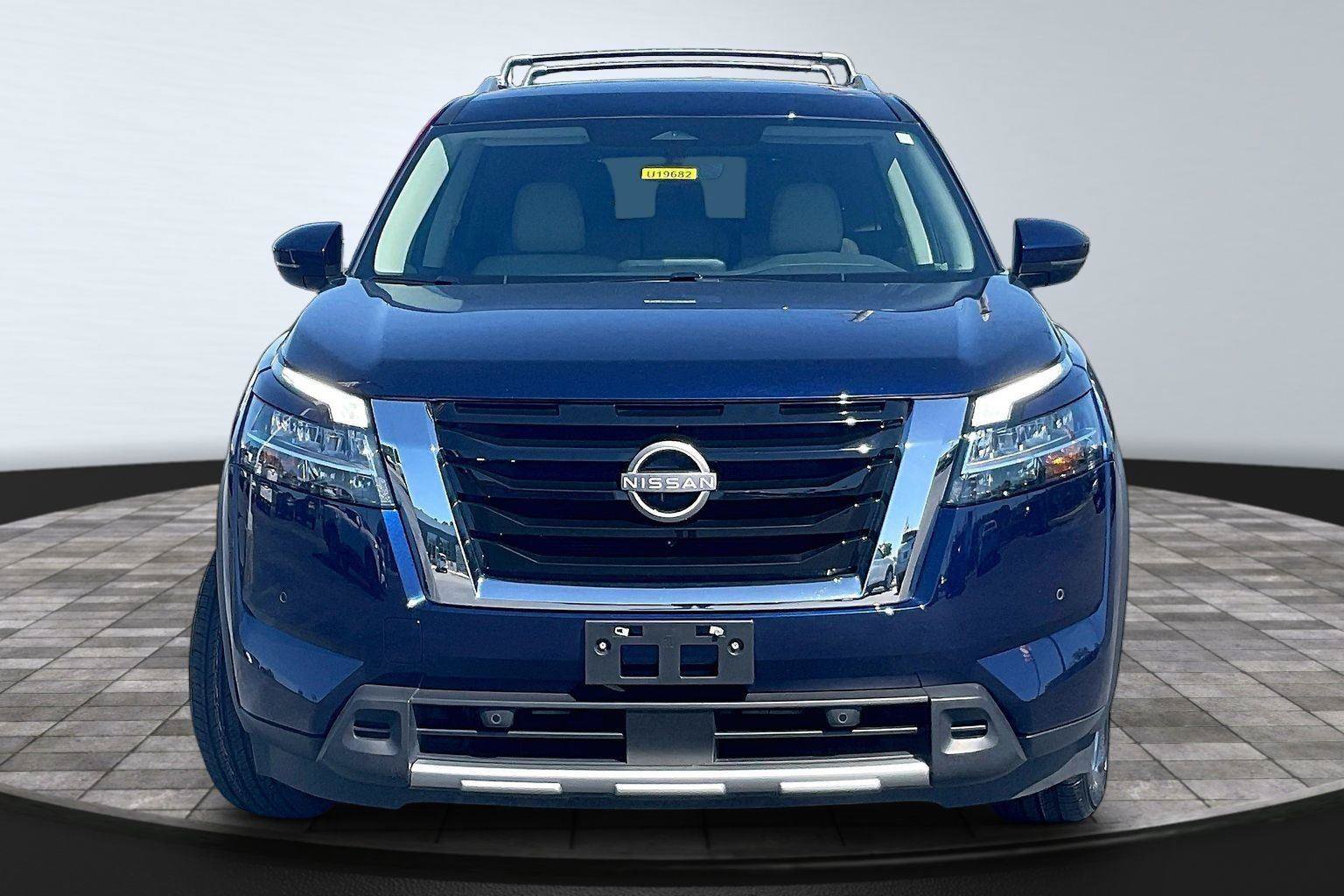 Certified 2024 Nissan Pathfinder SL FWD image 2