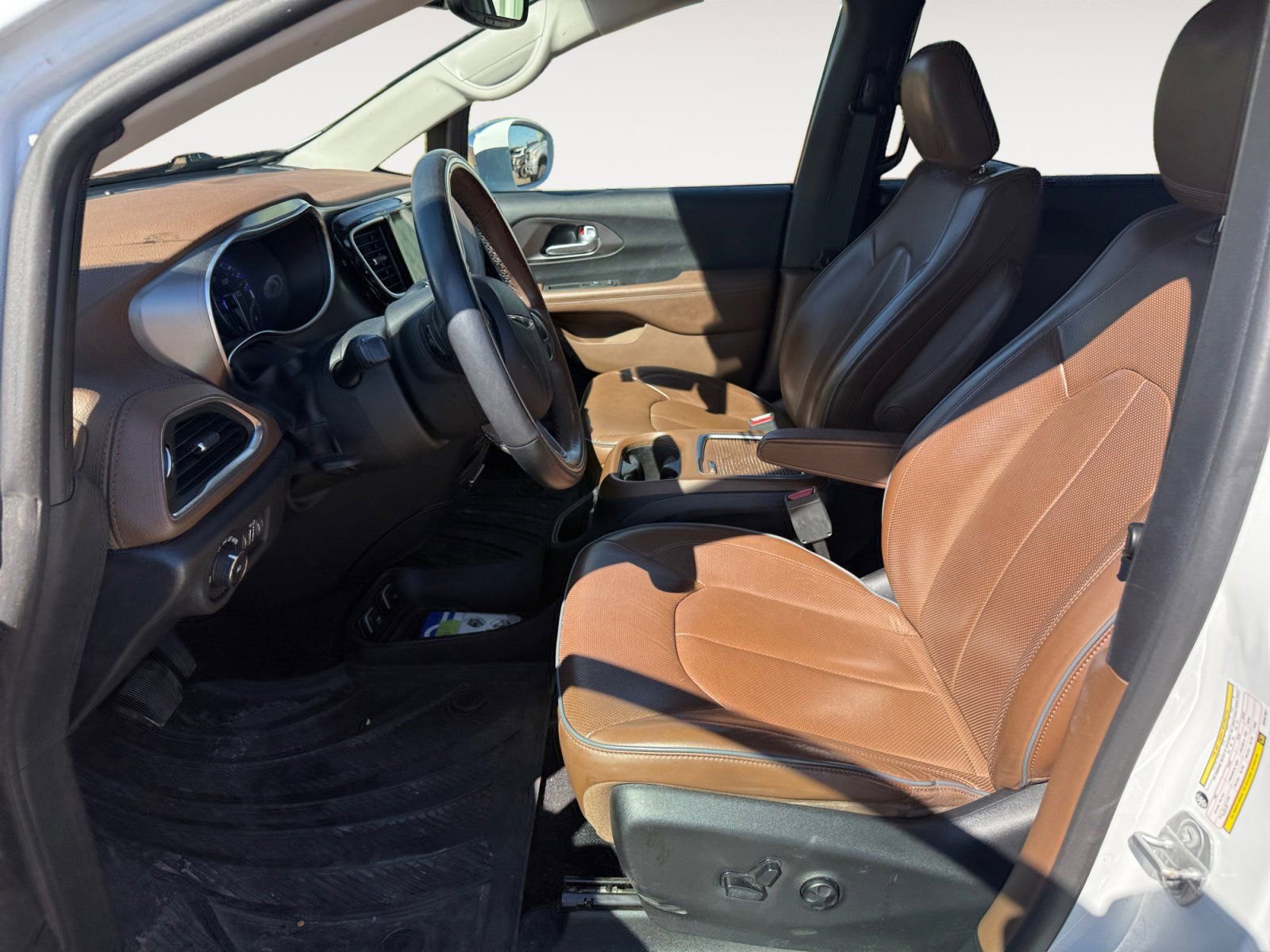 Used 2019 Chrysler Pacifica Limited FWD image 9