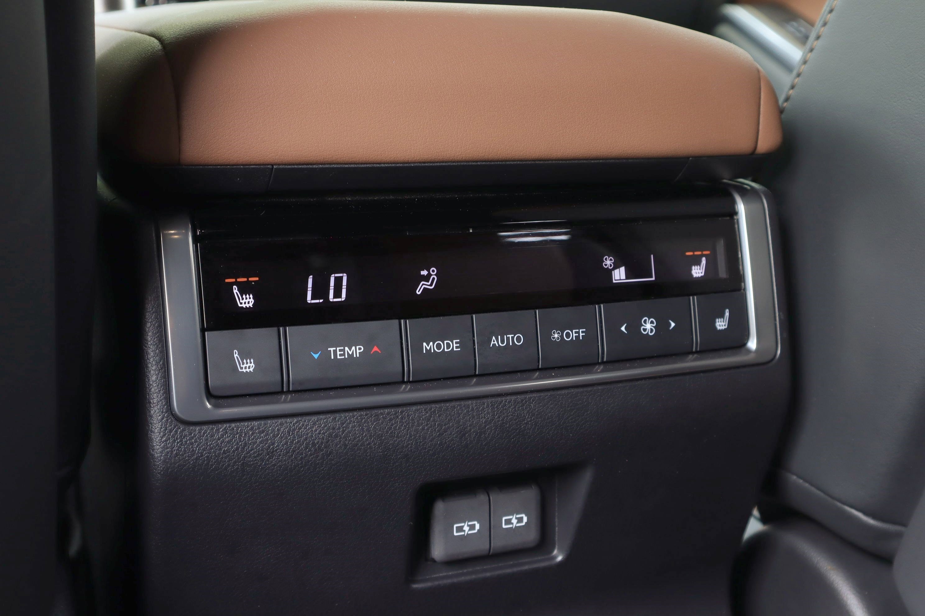 Used 2024 Lexus GX 550 w/ Accessory Package (Z1) AWD/4WD image 26