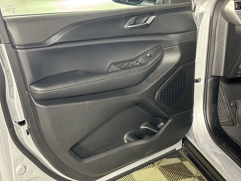 New 2025 Jeep Grand Cherokee Laredo w/ Luxury Tech Group I image 10