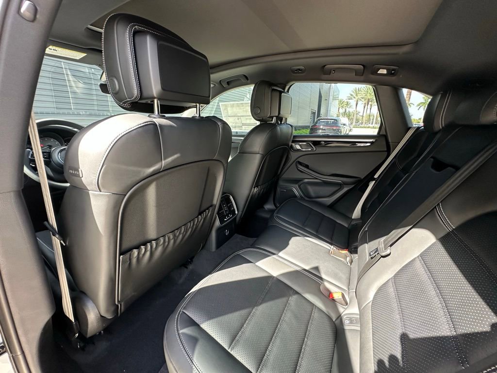 Certified 2025 Porsche Macan S image 31