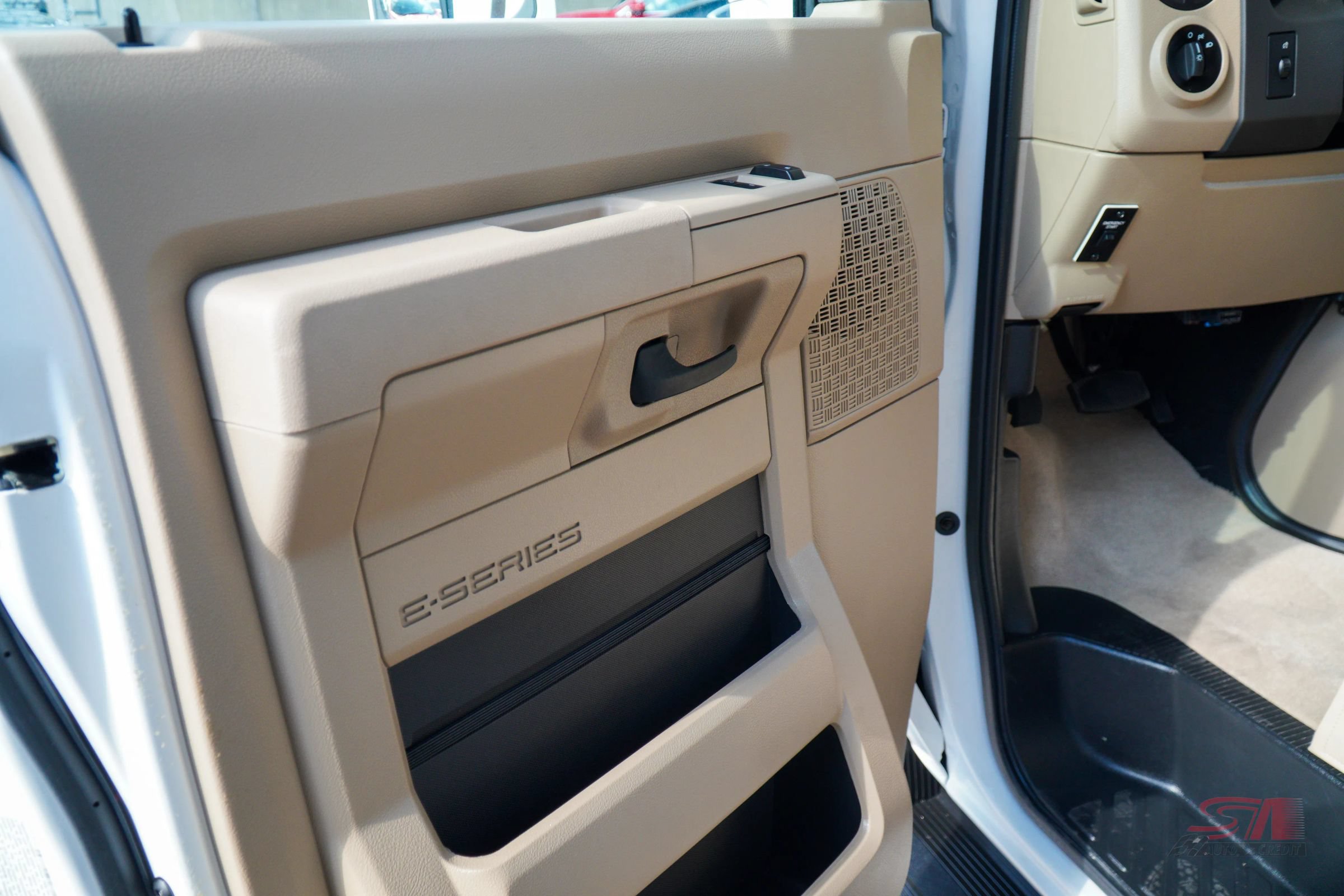 Used 2017 Ford E-350 and Econoline 350 Super Duty w/ Motorhome Prep Package RWD image 11
