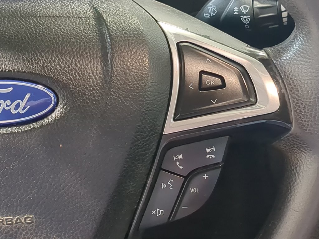 Used 2020 Ford Fusion SE FWD image 29