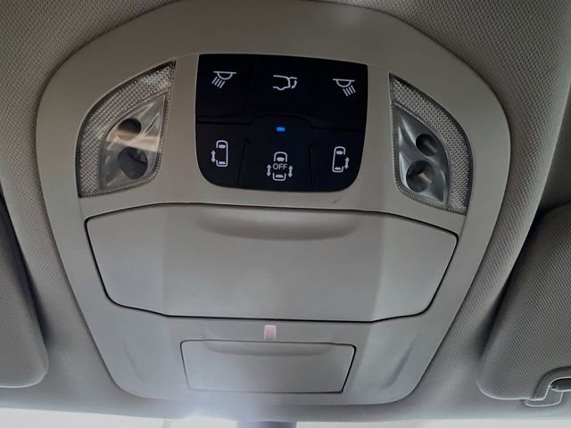 Used 2024 Chrysler Pacifica Touring-L FWD image 18