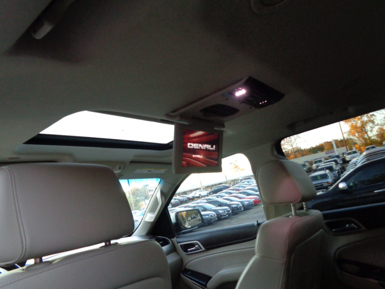 Used 2015 GMC Yukon Denali w/ Touring Package image 18