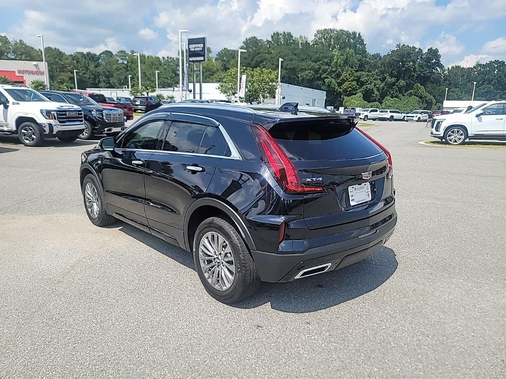 Used 2024 Cadillac XT4 Premium Luxury w/ Technology Package FWD image 5
