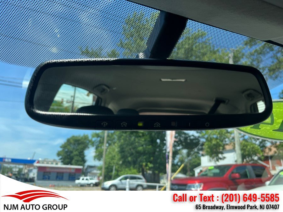 Used 2014 Toyota Prius V Five FWD image 31