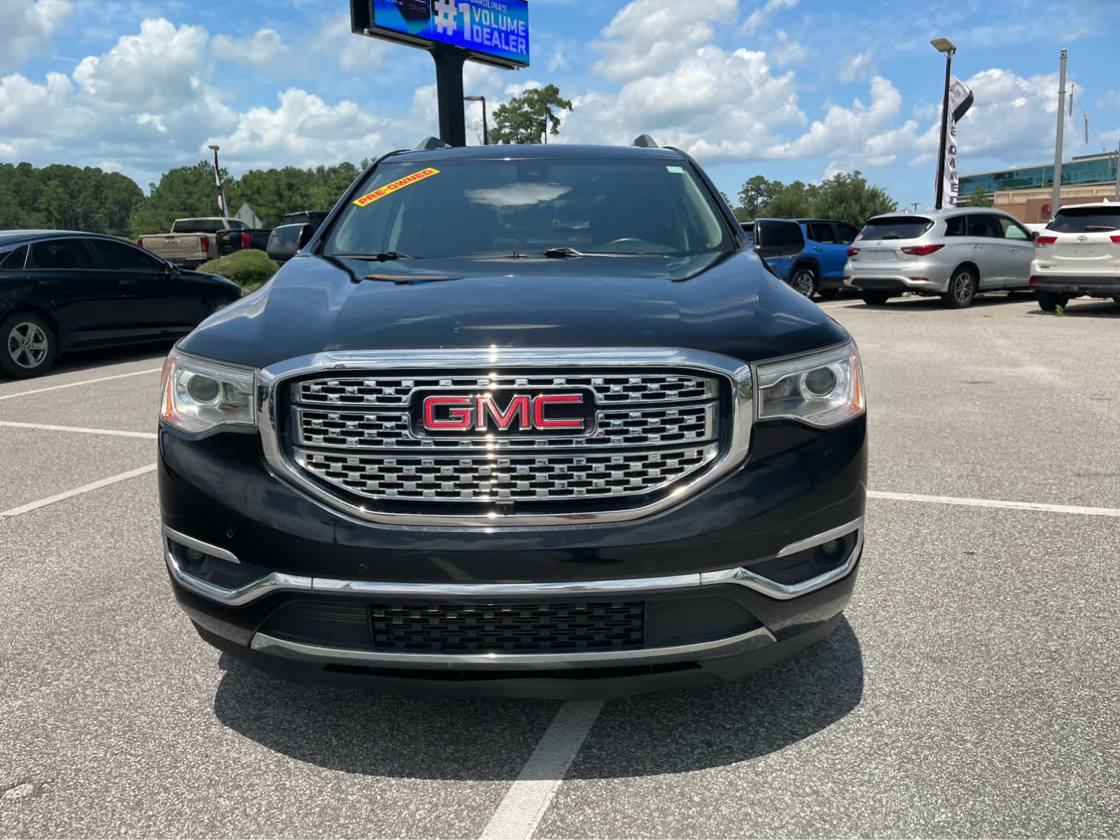 Used 2018 GMC Acadia Denali w/ Technology Package AWD/4WD image 2