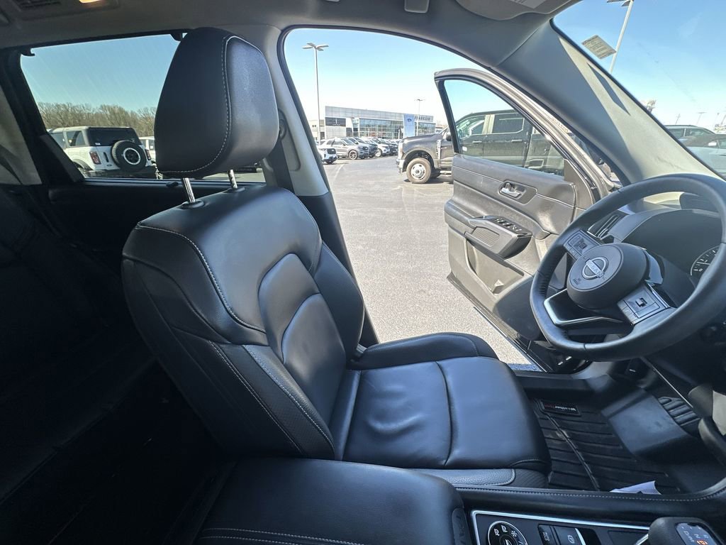 Used 2023 Nissan Pathfinder SL w/ Lighting Package (N92) image 15