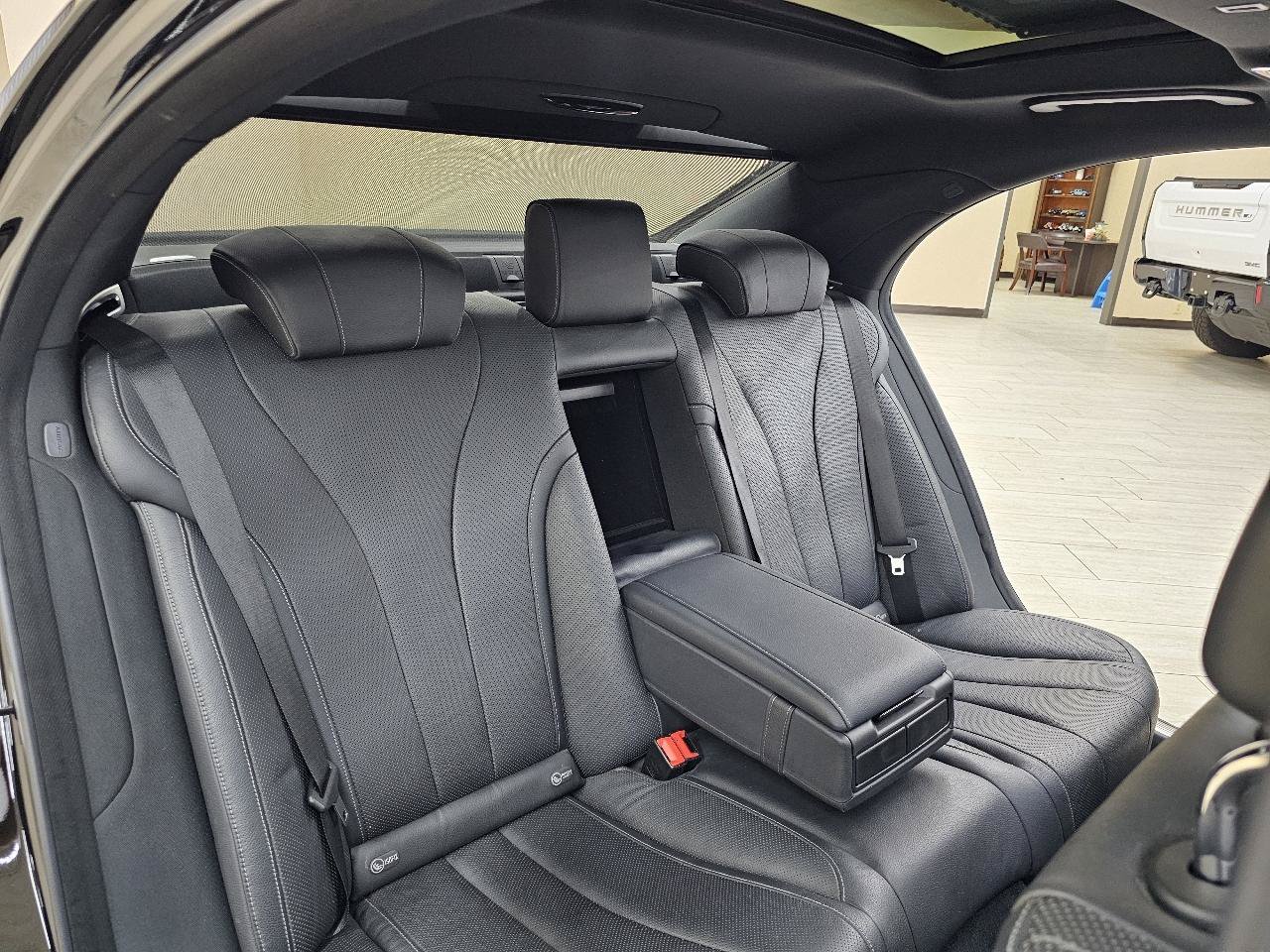 Used 2017 Mercedes-Benz S 550 Sedan image 25
