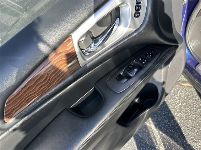 Certified 2017 Nissan Pathfinder Platinum w/ Family Entertainment Package image 15