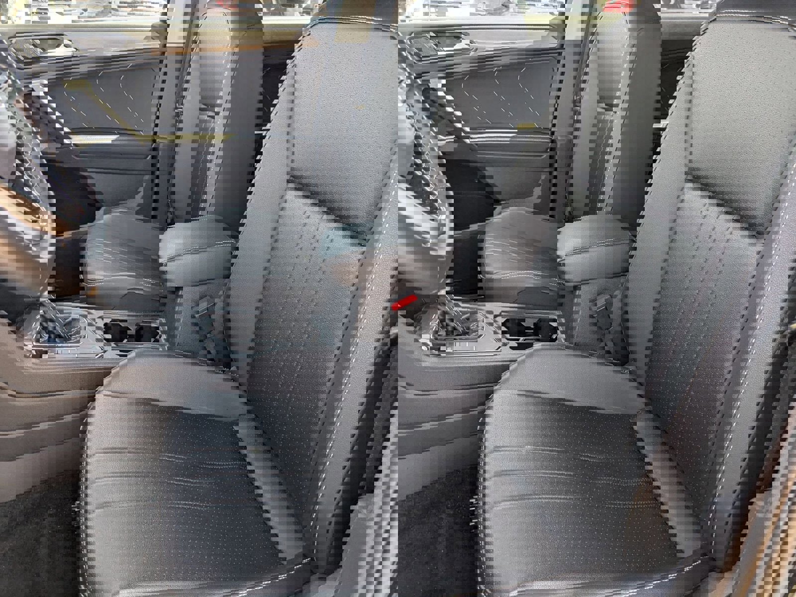 Used 2024 Volkswagen Tiguan SE image 18