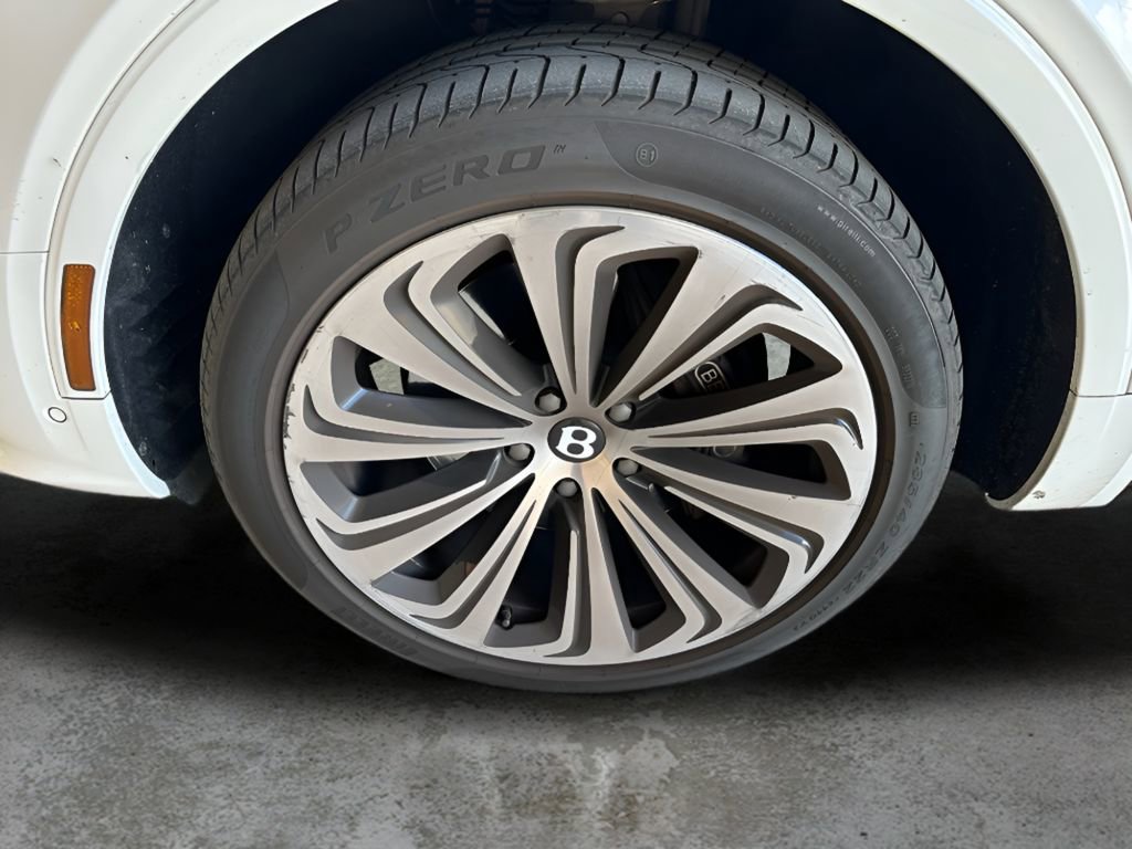 Used 2021 Bentley Bentayga image 37