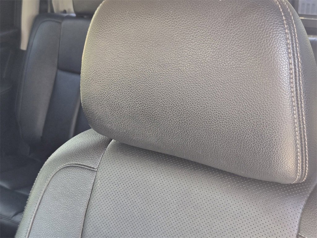 Used 2020 Nissan Titan SL w/ Moonroof Package image 15