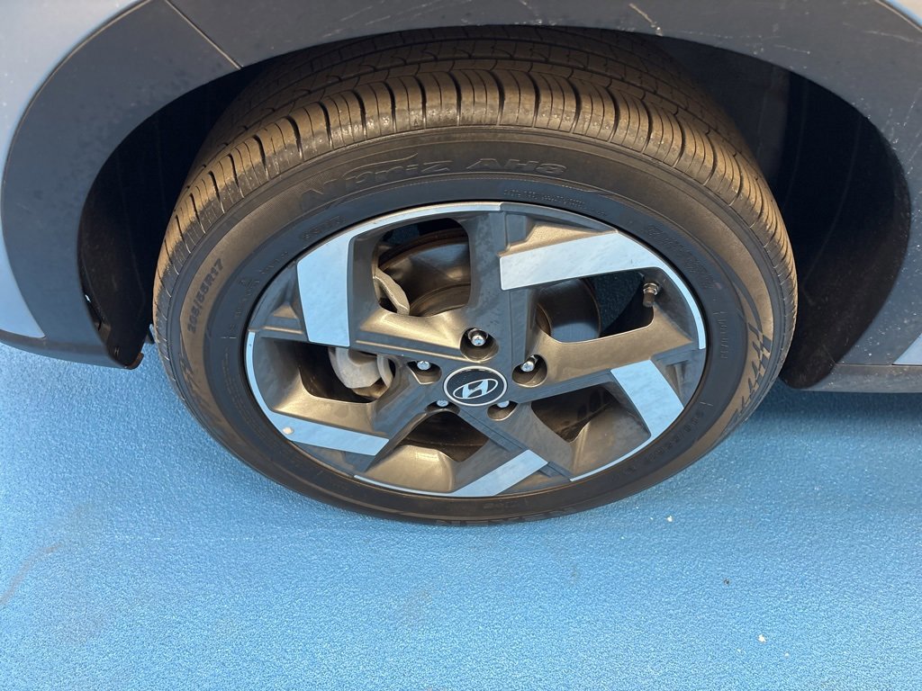 Used 2025 Hyundai Venue SEL image 16
