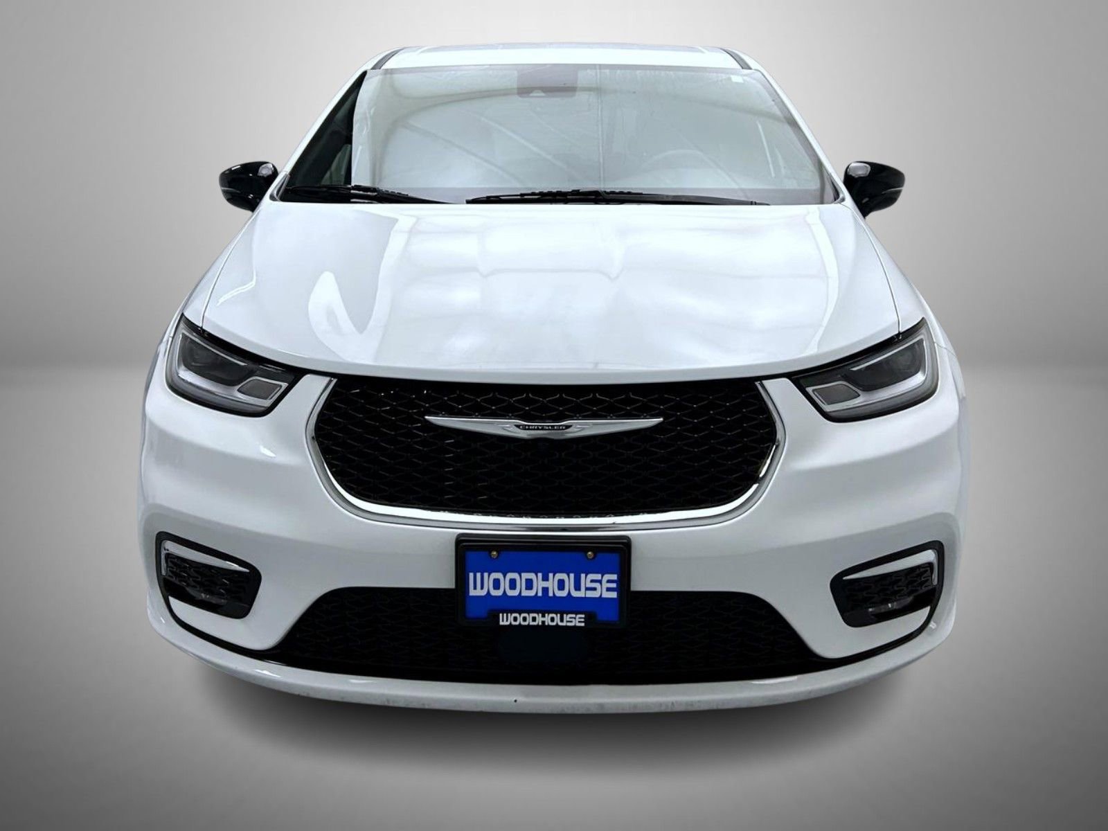 Used 2025 Chrysler Pacifica Select image 2