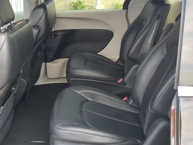 Used 2024 Chrysler Pacifica Limited FWD image 18