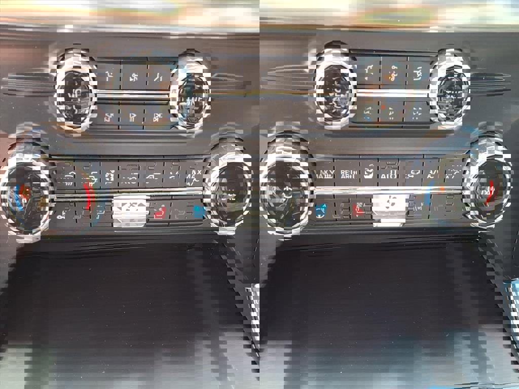 Certified 2022 Ford F150 Lariat w/ Equipment Group 502A High image 12