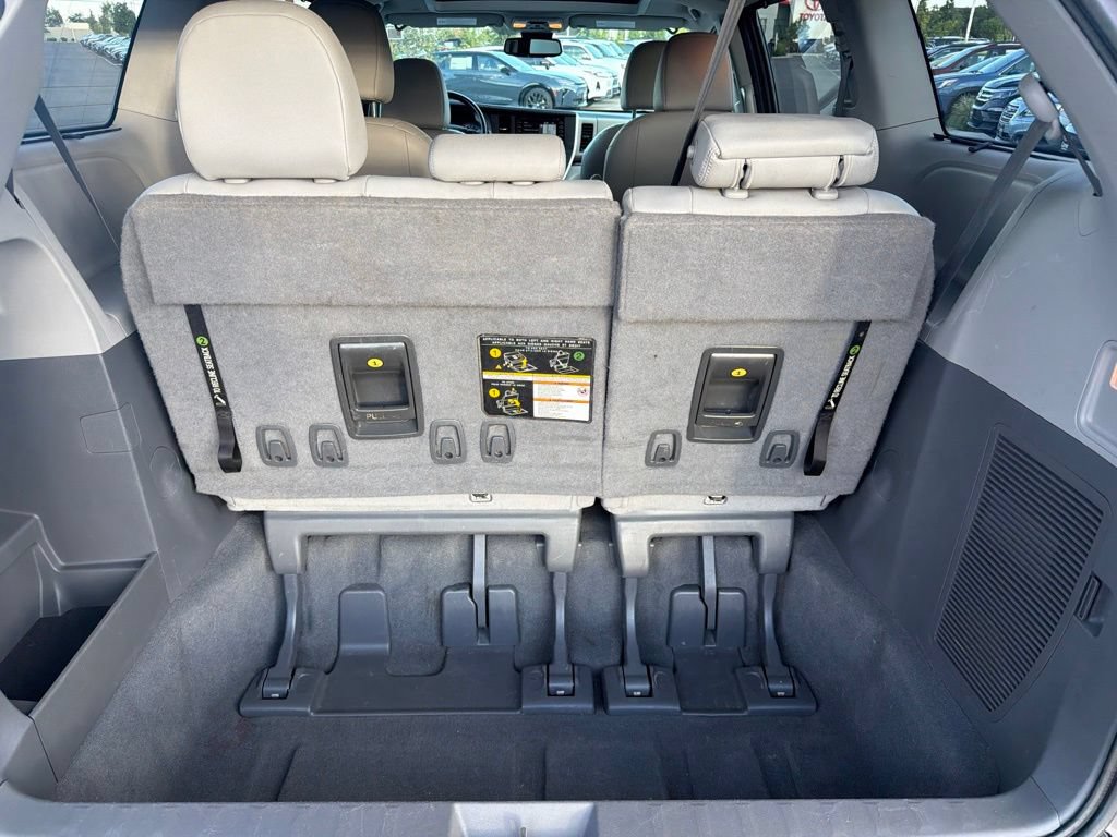 Used 2020 Toyota Sienna XLE w/ XLE Navigation Package AWD/4WD image 17