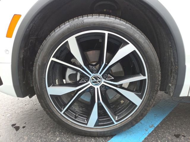 Used 2024 Volkswagen Tiguan SEL R-Line AWD/4WD image 28