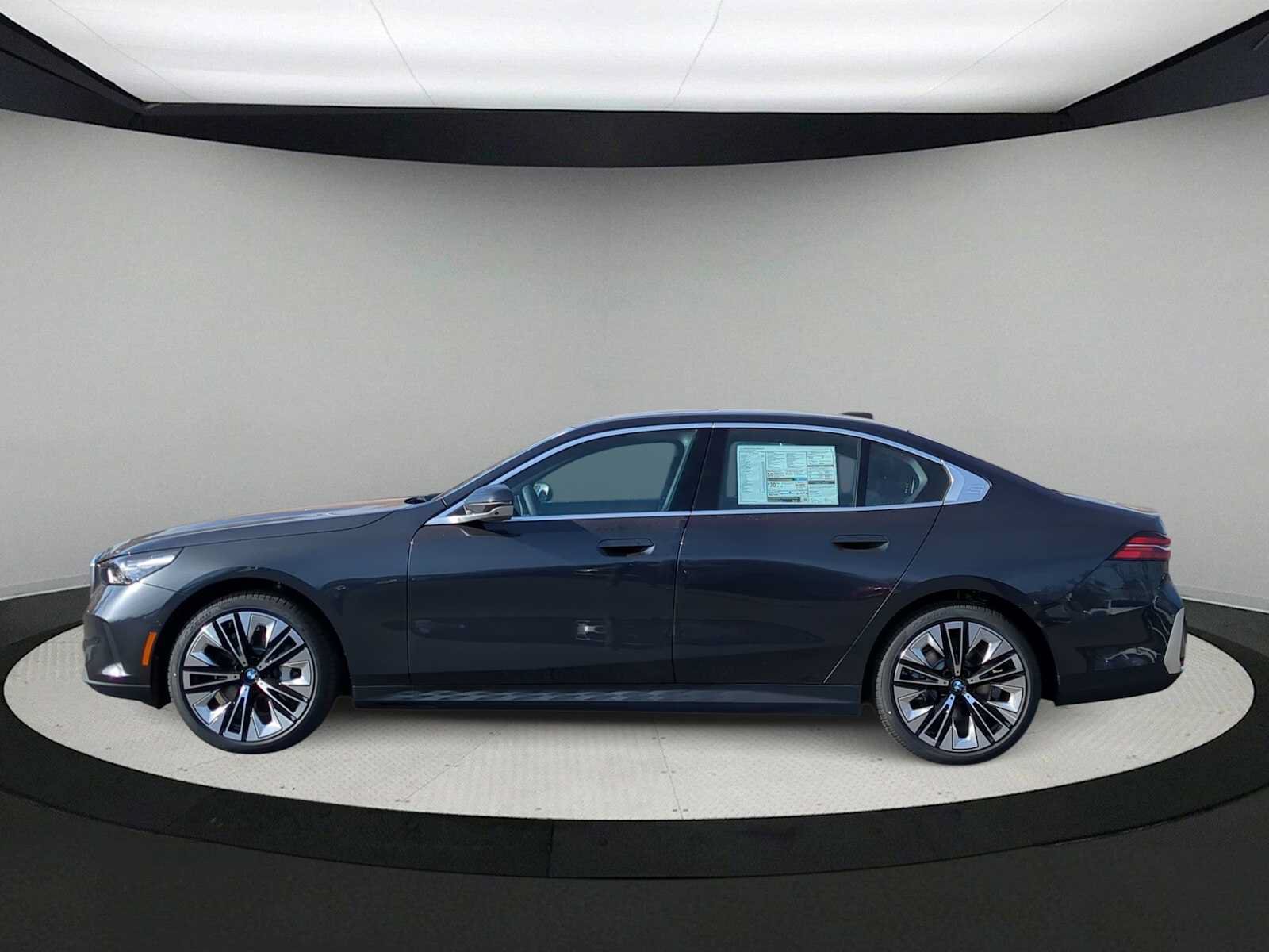 Used 2026 BMW 530i xDrive w/ Premium Package AWD/4WD image 5