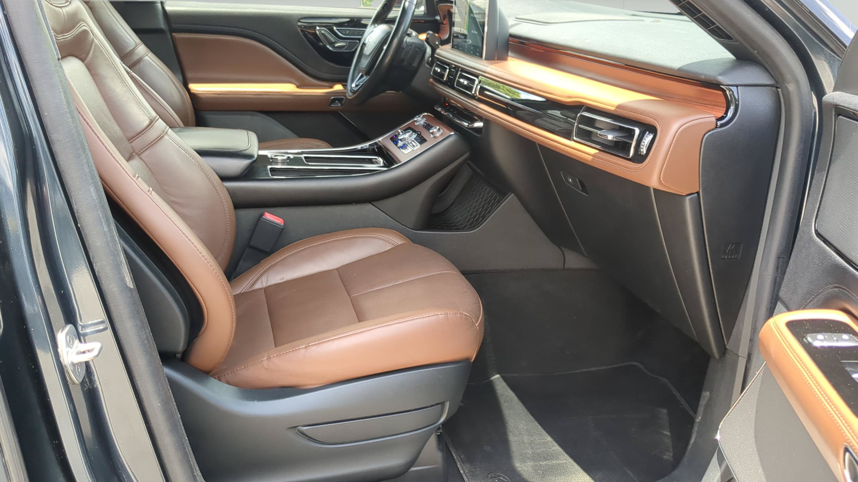 Used 2022 Lincoln Aviator Reserve w/ Equipment Group 201A RWD image 27