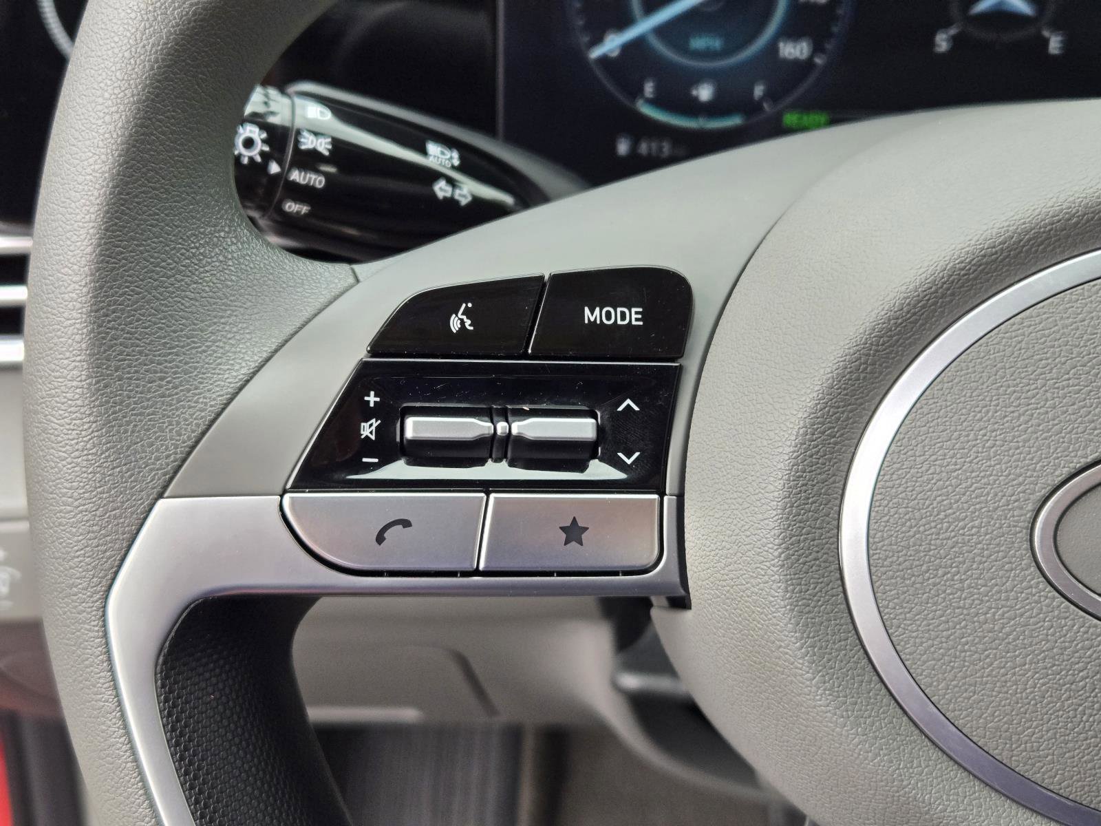 Used 2024 Hyundai Elantra Blue image 17