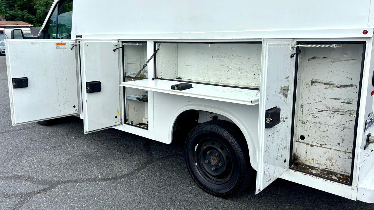 Used 2017 Ford Transit 350 138 w/ Interior Upgrade Package image 9