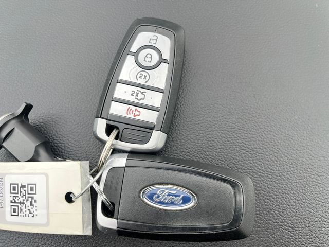 Used 2022 Ford Explorer Limited w/ Equipment Group 301A AWD/4WD image 31