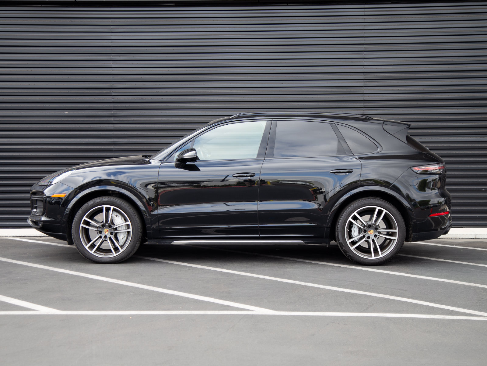 Certified 2023 Porsche Cayenne Turbo AWD/4WD image 2