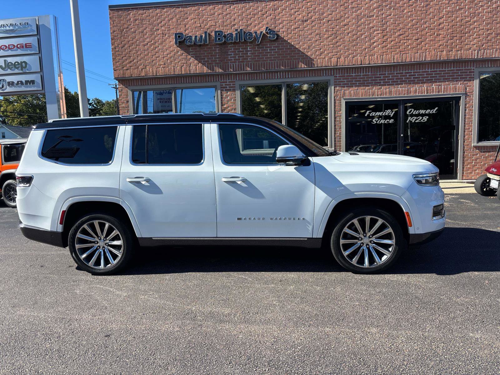 Used 2022 Jeep Grand Wagoneer Series II w/ Convenience Group III image 34