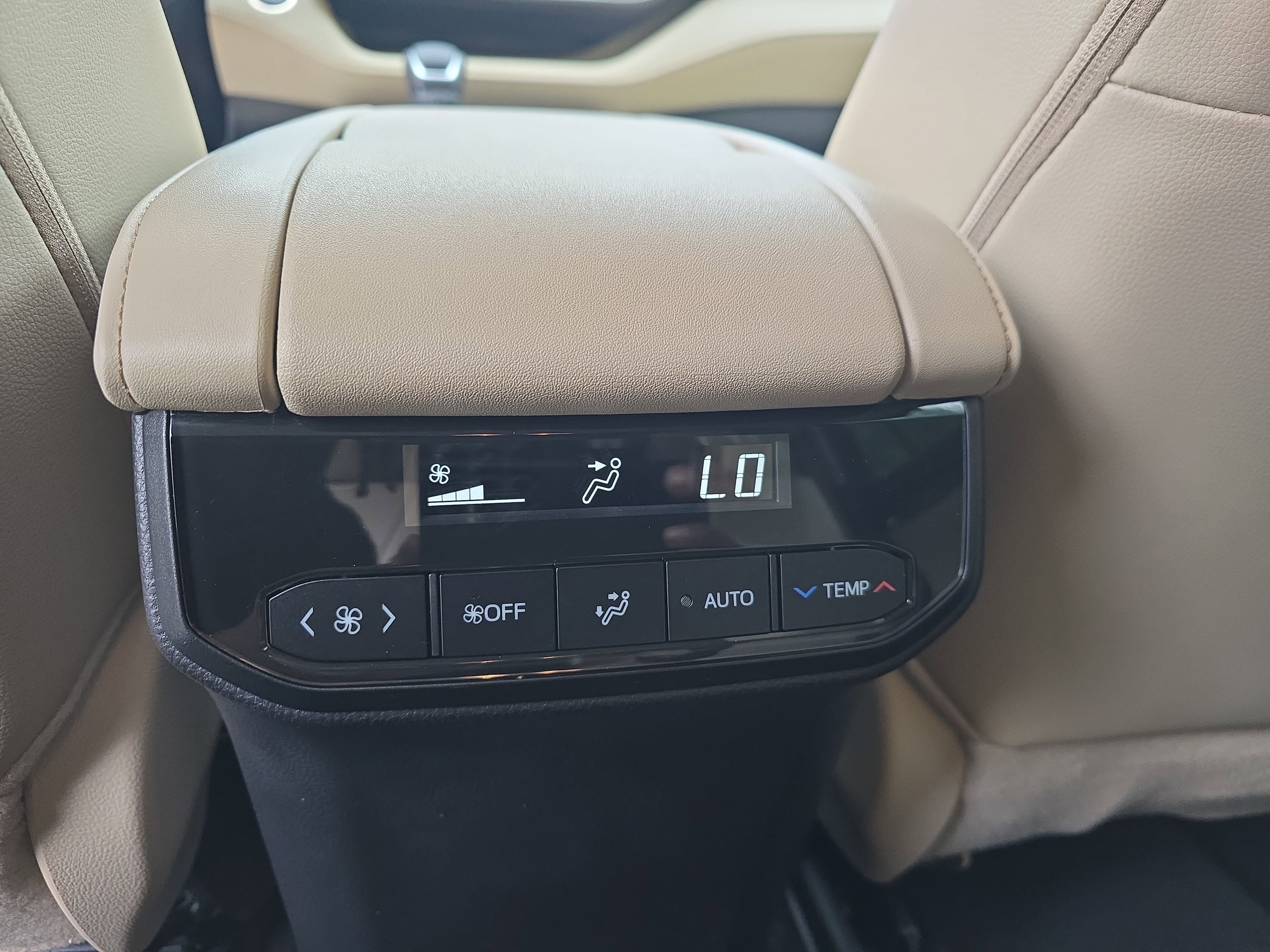 Used 2024 Toyota Highlander Limited AWD/4WD image 14