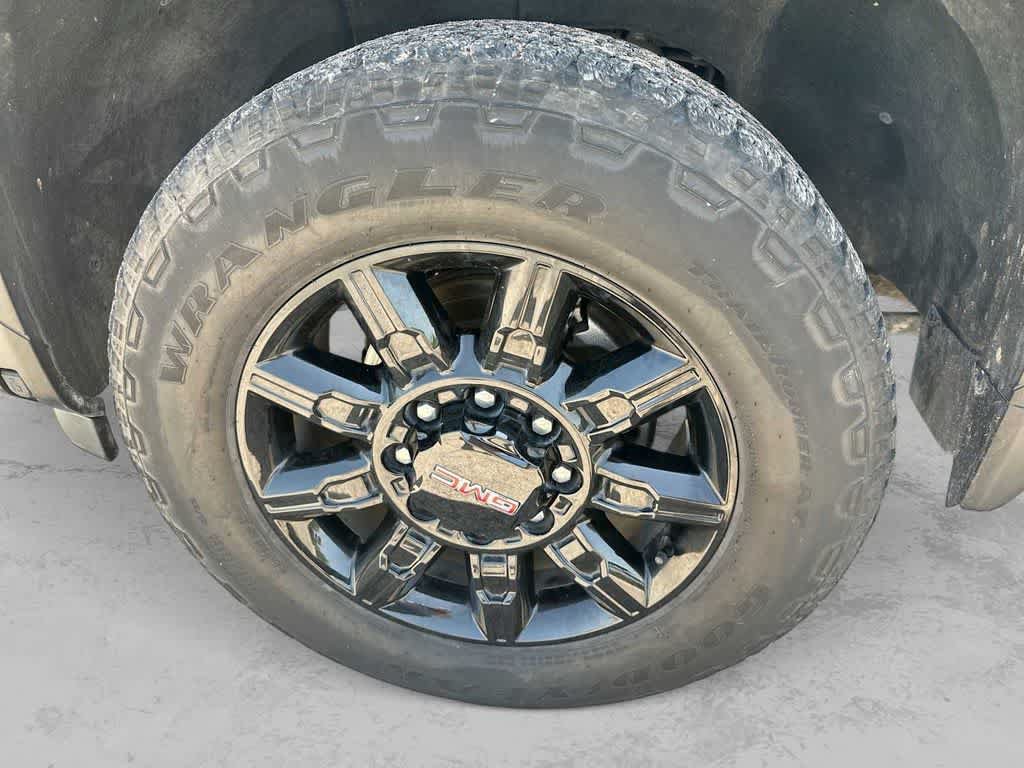 Used 2025 GMC Sierra 2500 AT4 w/ AT4 Premium Plus Package AWD/4WD image 16
