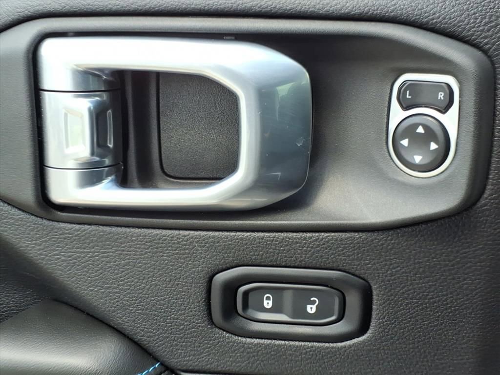 Used 2024 Jeep Wrangler Unlimited Rubicon 4xe image 31