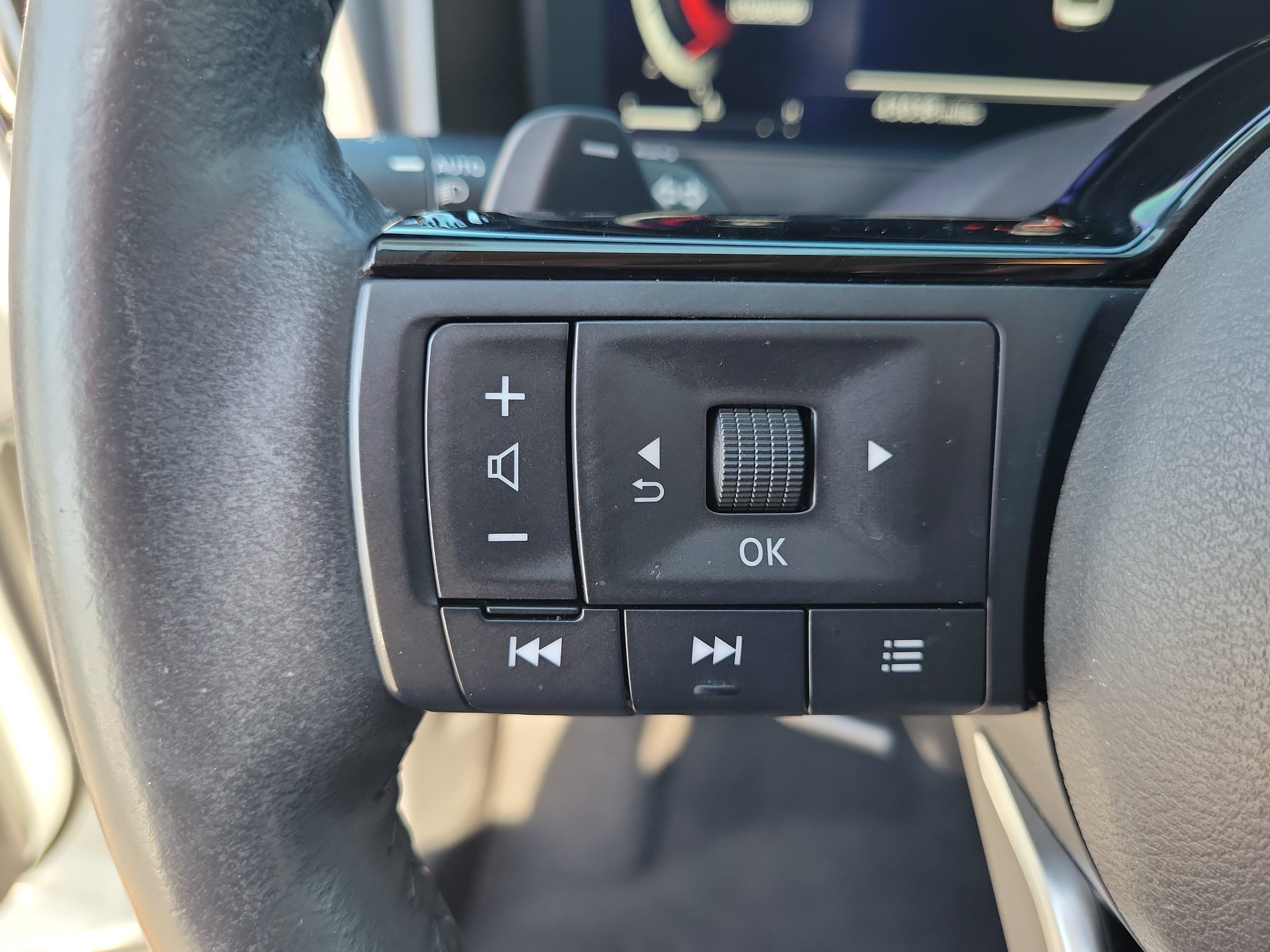 Certified 2024 Nissan Rogue Platinum FWD image 18