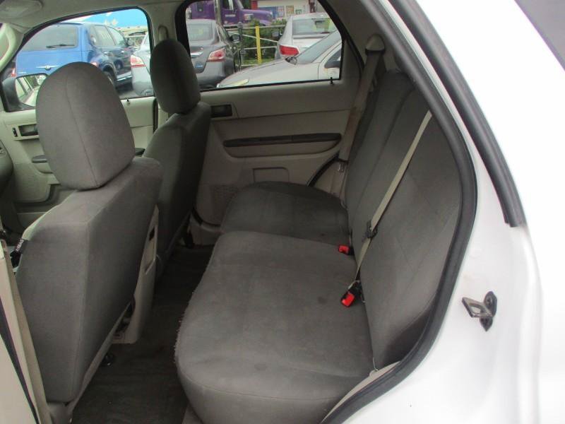 Used 2012 Ford Escape XLS AWD/4WD image 9
