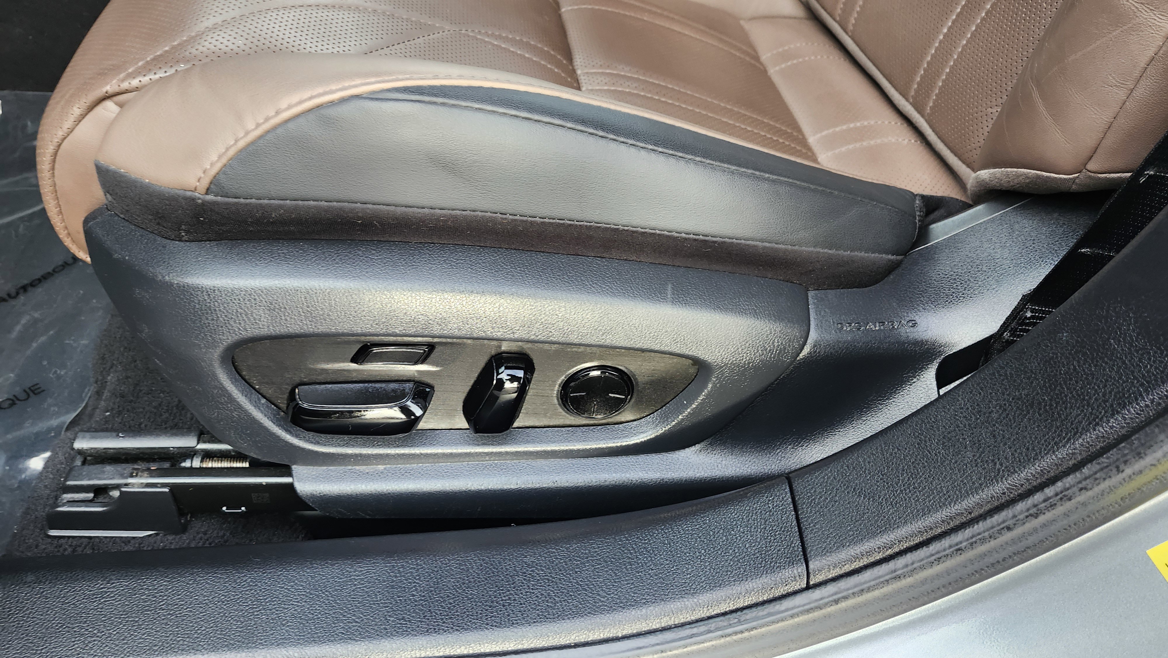 Used 2023 Lexus ES 300h w/ Luxury Package image 28