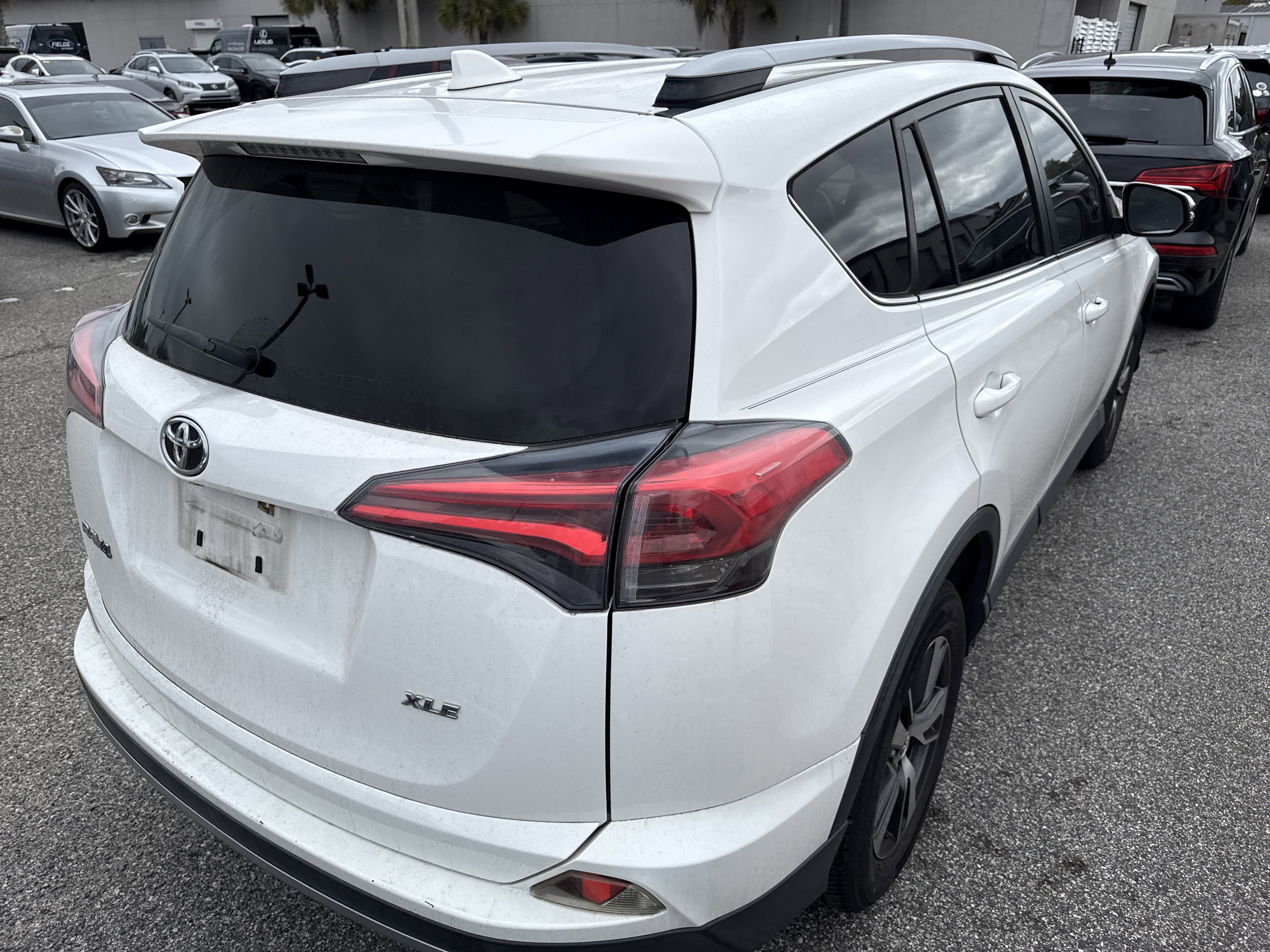 Used 2018 Toyota RAV4 XLE FWD image 2